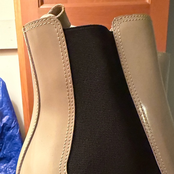 ✨SALEEEE✨ Alexander McQueen Leather Chelsea Block-Heel Booties - Picture 11 of 16